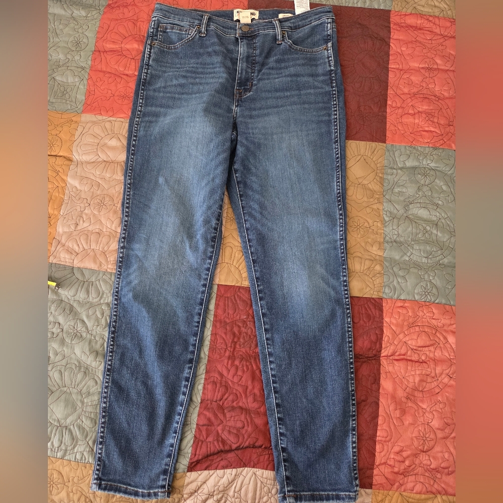Kirkland Signature SKINNY SZ 10 Women's Dark Blue Straight Leg Jeanslan EXC COND
